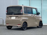 リアビューは、すっきりとしたデザイン。リアワイパーとバックカメラが装備され、後方視界をサポートします。