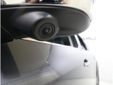 助手席側の死角になりやすい左前方の映像を、11.6インチディスプレイに表示。狭い道での安心感を高め、ドライバーの視界をしっかりサポートします。