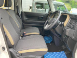 運転席回りは足元も広く、操作のしやすい!車内はいつも、スッキリ快適。