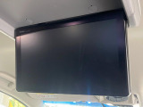 【フリップダウンモニター】大画面モニターで後席でもエンタメをお楽しみいただけます。小さなお子様にも大人気の装備です♪