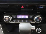 オートエアコンでお好みの温度になり、運転に集中できます。