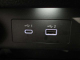 USB充電専用電源ソケットも付いています。モバイル機器などの充電専用