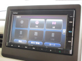 ナビゲーションは純正メモリーナビ(VXM-235Ci)を装着しております。AM、FM、CD、Bluetoothがご使用いただけます。初めて訪れた場所でも安心ですね!