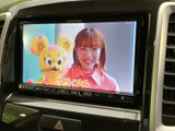 停車中には、心ゆくまで映像をお楽しみいただけます。お気に入りの番組や映画で、待ち時間を快適に過ごせるのが魅力です。家族でのドライブにも最適です。