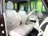 運転席シート廻りは使用感も少なく、良好な状態となっています。丁寧に使われていたことがよくわかりますね。