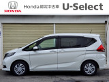 ガラス全面に施工し大雨の日でも360&deg;安全な視界を確保します。小型車 27,500円、中型車 29,700円、大型車 31,900円 にて承ります。