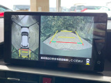 【パノラミックビューモニター】専用のカメラにより、上から見下ろしたような視点で360度クルマの周囲を確認することができます☆死角部分も確認しやすく、狭い場所での切り返しや駐車もスムーズに行えます。