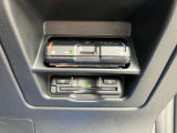 ETC車載器もビルトインタイプで取り付けられておりますので、高速道路の料金所をストレスなく通過して頂けます♪最近ではマストのアイテムですね!