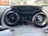 シンプルなデザインで視認性の良いメーターは安全運転をサポートしてくれますよ。