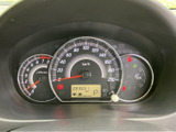 視認性の高いメーターで、運転に必要な情報をしっかり確認できます。走行距離も一目でわかり、安心感のあるドライブを支援します。