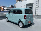 左斜め後ろからの特徴的なフォルム。ボックス型で車体全体を把握しやすく運転しやすそうですね♪
