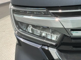 LEDヘッドライトは、点灯の瞬間から最大光量を発揮し、突然暗くなるトンネルなどでの安定感を高めます。