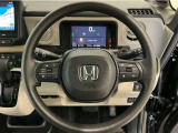 運転にかかわる様々な操作を安全に行えるように視点移動が少なく操作性に配慮されたスイッチ類が凝縮されたコクピットです。