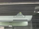 【トヨタセーフティセンス】走行中に前方の車両等を認識し、衝突しそうな時は警報とブレーキで衝突回避と被害軽減をアシスト。より安全にドライブをお楽しみいただけます。