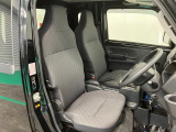 【フロントシート】さまざまな体格の方が快適に運転ができるよう配慮したシートになっております。