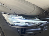 【LEDヘッドライト】悪天候や夜間走行時も良好な視界を確保し、安心して運転できる高輝度LEDヘッドライト!北欧神話に登場する「トールハンマー」をモチーフにした、一目でボルボとわかるデザインです。