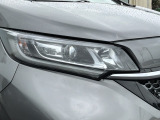 明るくて長寿命のLEDヘッドライト採用