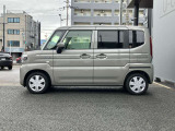 軽自動車の限られた室内空間をフルに活用し、小柄ながら過ごしやすい車内を作り出しています。