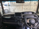 フロントガラスが大きく、ワイドな視界で運転もしやすくなるように、設計されています。
