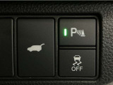 パワーテールゲートの開閉、横滑りを防ぐVSA等のスイッチ類は運転席の右側、手の届きやすい位置にあります。