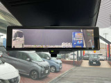 インテリジェントルームミラーが付いております。バックドアについてますカメラと連動して、後方の映像がルームミラーに映ります。