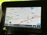 鮮明な地図表示で、目的地までスムーズなナビゲーション。細かな道路情報も確認でき、初めての道でも安心です。運転の負担を軽減してくれます。