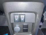運転席・助手席にはシートヒーター機能が付いています。寒い日の心強い味方です♪