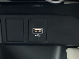 USB入力端子を装備しており、外部機器から音楽を再生できます。