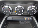 【オートエアコン】これなら車内温度を一定に保ちやすく過ごしやすいです。