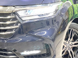 【LEDヘッドライト】悪天候や夜間走行時も良好な視界を確保し安心して運転できる高輝度LEDヘッドライトを装備!点灯速度が早く、消費電力も抑えられています。