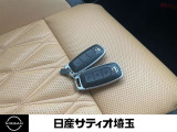ドアの開閉時、両手が荷物で塞がっている時はキーレスでのカギの解除が大変ですよね。スマートキーはポケットやバッグに入れておけば、ドアロックの解除やスタートが可能です。とても便利な機能ですね