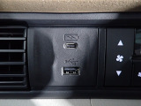 USBつなげられます♪充電などお役にたちますよ!!