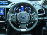 ■必要な情報を整理して見やすく表示するディスプレイ類と、直感的に操作できるスイッチ類。注意力を削がれることなく運転に集中できるように設計されております。