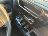 【パワーウインドウ】運転席のスイッチで、各席の窓ガラスの開閉ができます!あると便利ですよね!