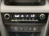 オートエアコンは温度を設定するだけで、自動で風量などを設定してくれます。運転しながら操作も必要ないので、安全性も向上します。