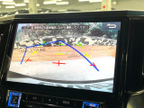 【バックカメラ】駐車時に後方がリアルタイム映像で確認できます。大型商業施設や立体駐車場での駐車時や、夜間のバック時に大活躍!運転スキルに関わらず、今や必須となった装備のひとつです!