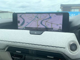 マツダコネクトの12.3インチワイドセンターディスプレイです。『Android Auto』『Apple CarPlay』や独自のコネクテッドサービスに対応したインターフェイスシステムです。
