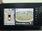 車庫入れが不安な方必見です!白線や車間を空から見下ろしたような画像で一目で分かって車庫入れも安心。周囲に動くものがあれば表示とブザーでお知らせしてくれるのでさらに安心です。
