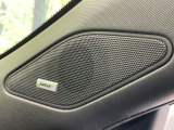 【BOSEサウンドシステム】メーカーオプションの高品位サウンドシステムを搭載。専用のチューニングが施された大小様々なスピーカーから良質なサウンドが奏でられ、臨場感あふれる音響空間を演出します。