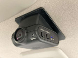 日産オリジナルドライブレコーダー(フロント+車室内)走行中の幅寄せ対策や後方撮影(リヤガラス越し)にも対応してます。