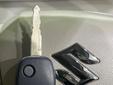 【キーレス】少し離れた場所からでもボタン一つでドアの開錠・施錠ができるのでとっても便利!ドアの鍵穴周りに傷をつけることもありません♪