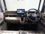◆インテリアパネル◆視界広々で非常に運転しやすくロングドライブでも疲れを感じさせないすっきりとまとまったインパネ周りです。