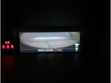 フロントビューカメラが捉えた映像は、車両前方だけでなく、運転席からは見えない左右のエリアもしっかり確認可能。視界を広げ、安全性を向上させます。