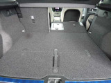 カーゴスペースはフラットで荷物が積みやすくなっています 6:4分割可倒式シートバッグを倒せば長尺物やより多くの荷物も楽々積んでいただけます いろいろなシートアレンジで便利にお使いください
