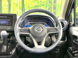 【純正革巻きステアリング】上質な革を使用することで、手にしっかり馴染みとても運転しやすいハンドルです♪