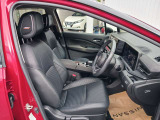 運転席側から観たフロントシートのイメージです。