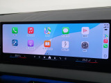 【アップルカープレイ】iPhoneがBMW車両とワイヤレスで接続されます。Apple CarPlayでは、オーディオストリーミングやメッセージングアプリがディスプレイに表示されます。