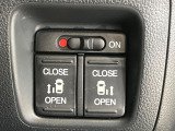 【両側パワースライドドア】スマートキーや運転席のスイッチで後席両側スライドドアの開閉が可能♪電動だから力を入れてドアを開ける必要が無く、小さなお子様でも簡単に開け閉めでき快適です♪