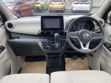 運転席まわりは機能的で操作しやすいです。