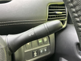操作しやすいウインカーレバーで、安全な車線変更をサポート。直感的に操作でき、運転に集中できます。